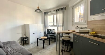 À VENDRE Studio meublé rénové 16 m2 LAVAL rive gauche