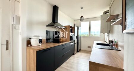 À LOUER Appartement T3 MEUBLÉ 60 m2 LAVAL