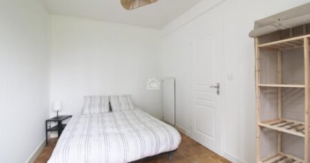 À LOUER Chambre en colocation meublée de 75m2 à LAVAL