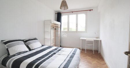 À LOUER chambre en colocation meublée de 75m2 à LAVAL