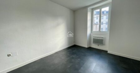À LOUER T1 bis 24 m2 hyper centre rive droite avec parking