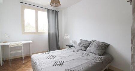 À LOUER chambre en colocation meublée de 75m2 à LAVAL