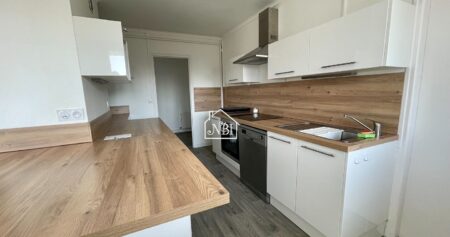 À LOUER Appartement T2 62 m2 rénové, avec balcon LAVAL